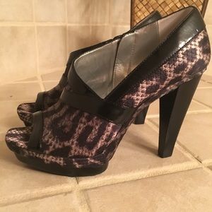 NWT Carlos size 8 Leopard print booties.